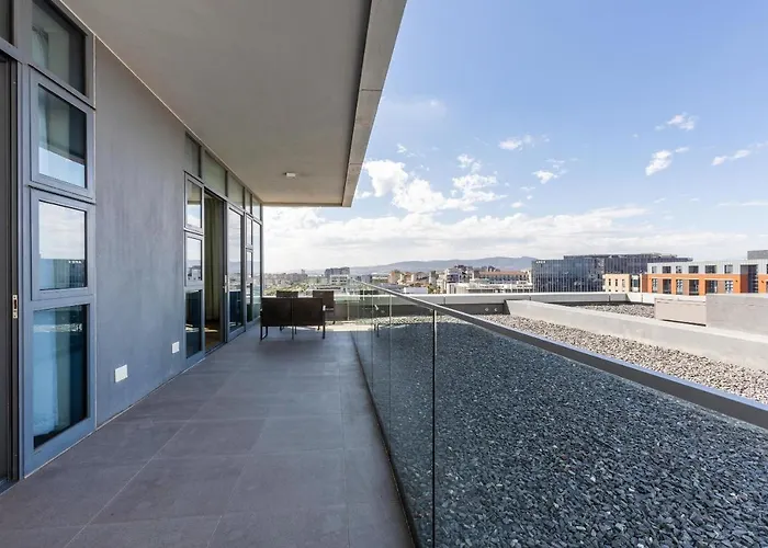 Axis Luxury Apartments By Century City Hotels